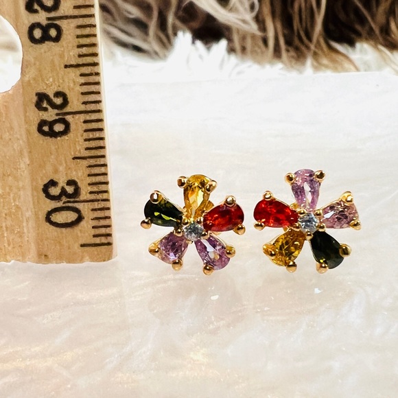 Beautiful goldtone, flower, multicolor bling costume pierced earrings - Picture 3 of 7
